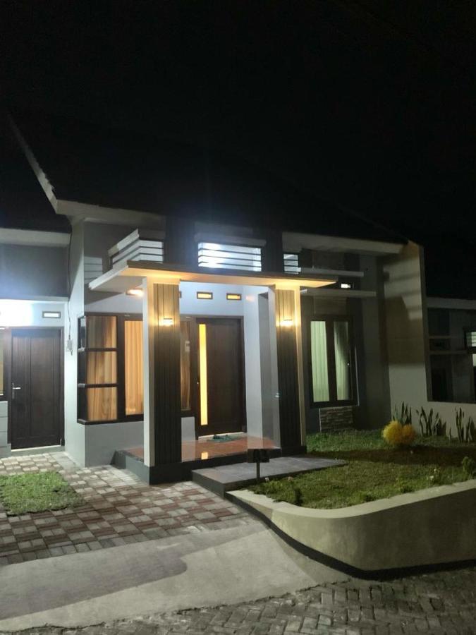 Guest House / Homestay Bukit Mutiara Residence Ngingas エクステリア 写真